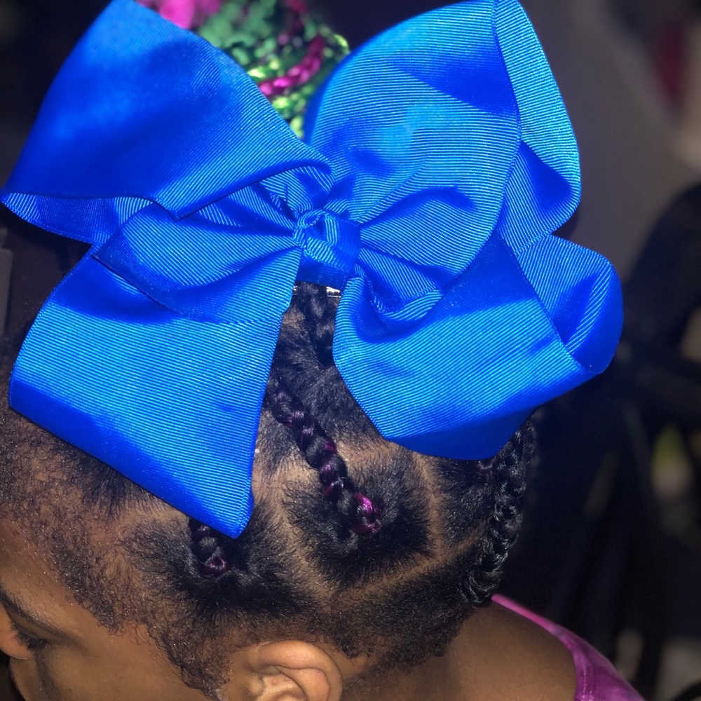 Large hair bow
